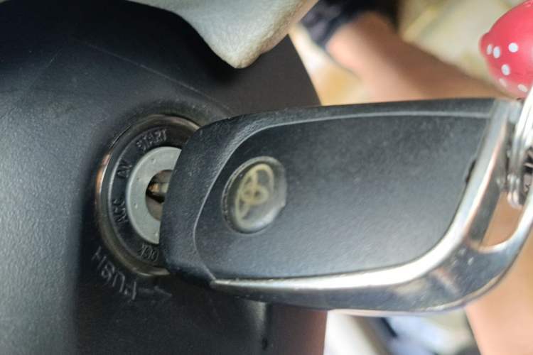 Used Toyota Corolla 2011 1.8L CVT GL-i Vehicle Key