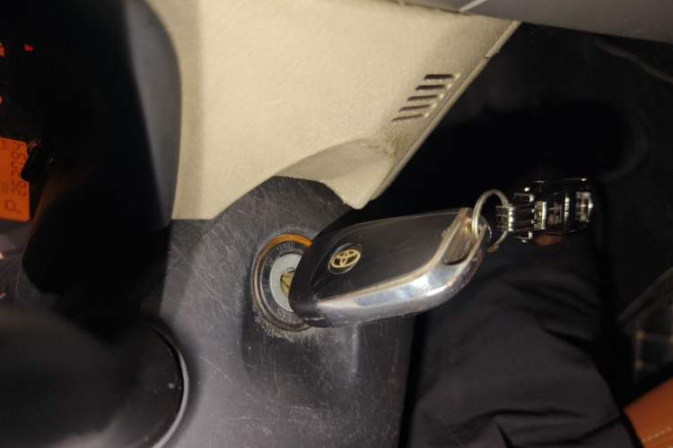Used Toyota Corolla 2011 1.6L Automatic GL Sunroof Version Vehicle Key