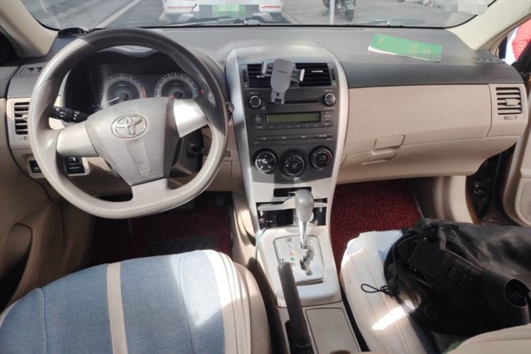 Used Toyota Corolla 2011 1.6L Automatic GL Center Console