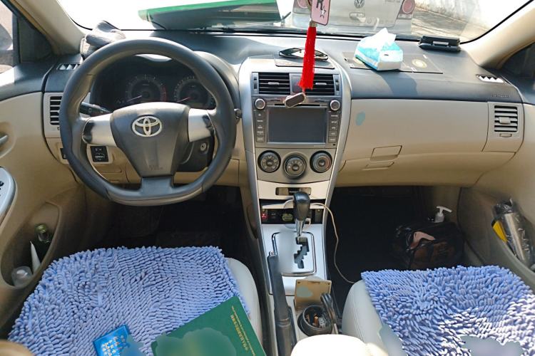 Used Toyota Corolla 2011 1.6L Automatic GL Center Console