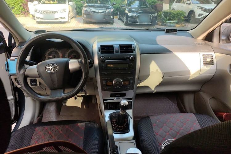 Used Toyota Corolla 2011 1.8L Manual GL-i Center Console