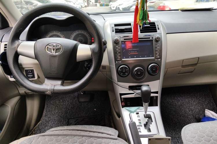Used Toyota Corolla 2011 1.6L Automatic GL Center Console