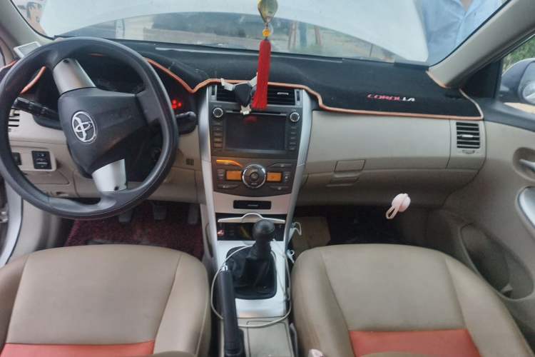 Used Toyota Corolla 2011 1.6L Manual GL Sunroof Edition Center Console