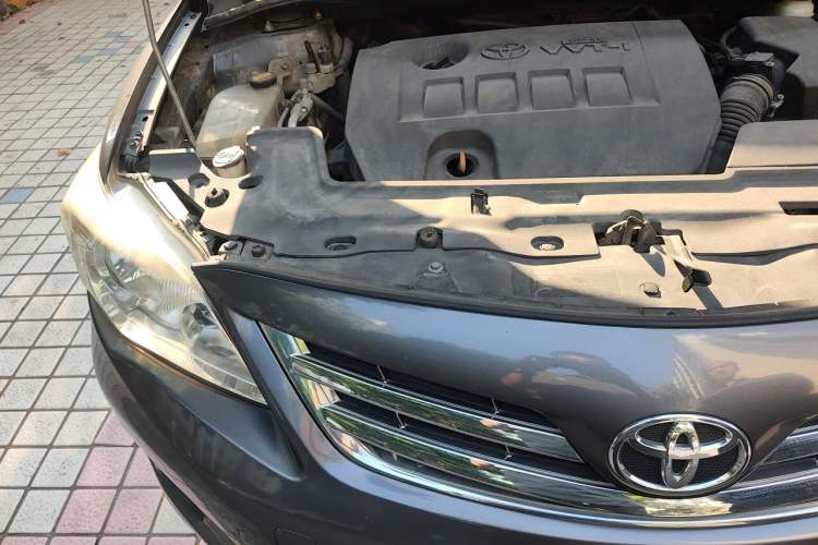 Used Toyota Corolla 2011 1.8L Manual GL-i Engine Bay Right