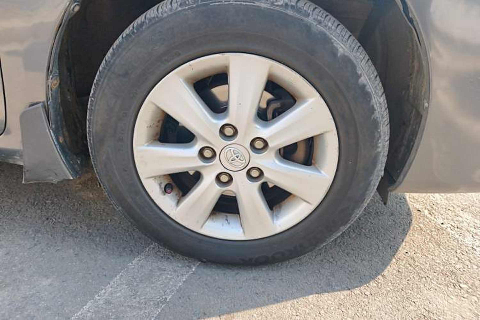 Used Toyota Corolla 2011 1.6L Automatic GL Right Front Wheel Hub