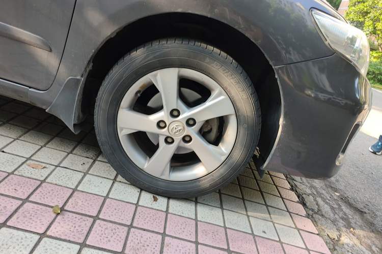 Used Toyota Corolla 2011 1.8L Manual GL-i Right Front Wheel Hub