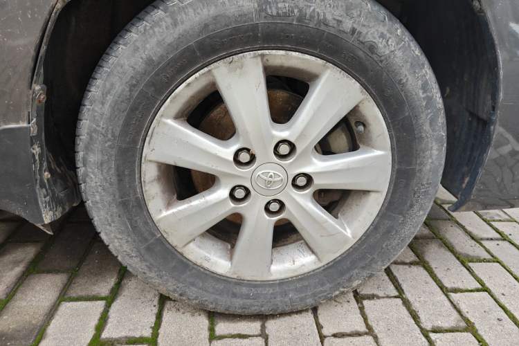 Used Toyota Corolla 2011 1.6L Manual GL Right Front Wheel Hub