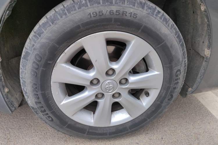 Used Toyota Corolla 2011 1.6L Automatic GL Right Front Wheel Hub