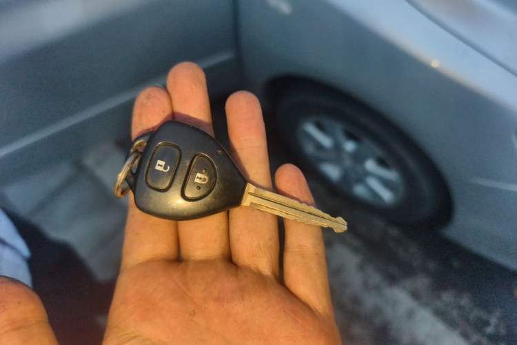Used Toyota Corolla 2011 1.6L Manual GL Sunroof Edition Vehicle Key