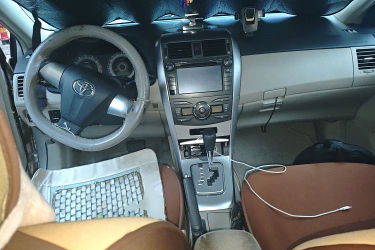 Used Toyota Corolla 2011 1.8L CVT GL-i Center Console
