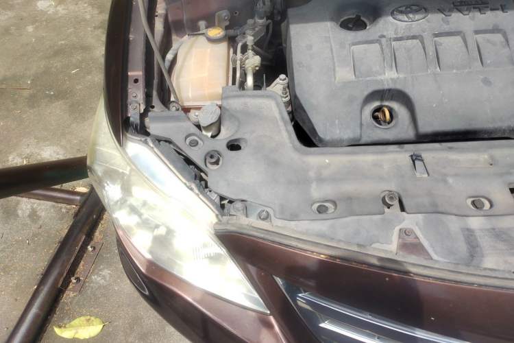 Used Toyota Corolla 2011 1.6L Automatic GL Engine Bay Right