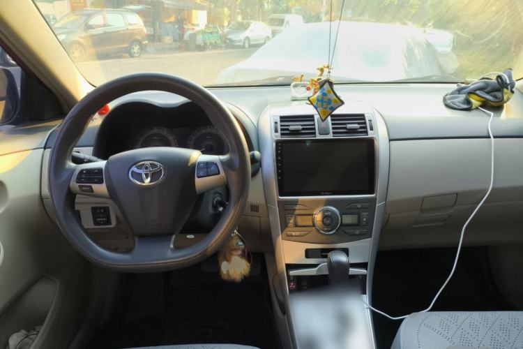 Used Toyota Corolla 2011 Edition Commemorative 1.6L Automatic GL Center Console