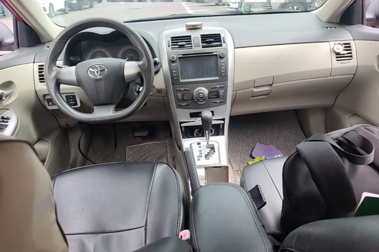 Used Toyota Corolla 2011 1.8L CVT GL-i Center Console