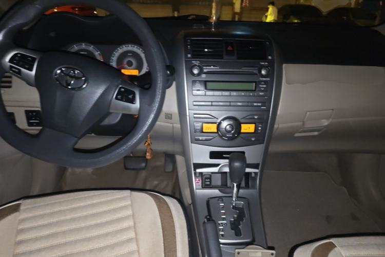 Used Toyota Corolla 2011 1.6L Automatic GL Sunroof Version Center Console