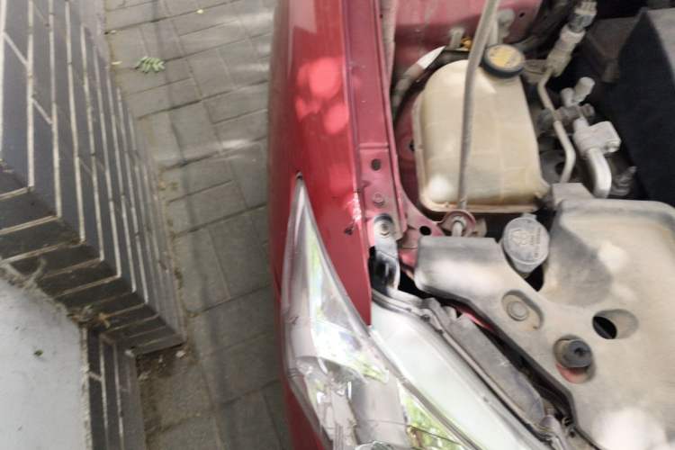 Used Toyota Corolla 2011 1.6L Automatic GL Sunroof Version Engine Bay Right