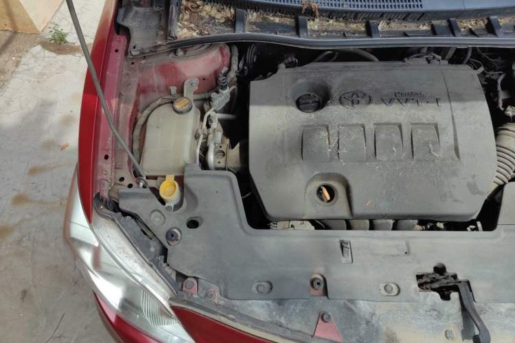 Used Toyota Corolla 2011 1.6L Automatic GL Sunroof Version Engine Bay Right