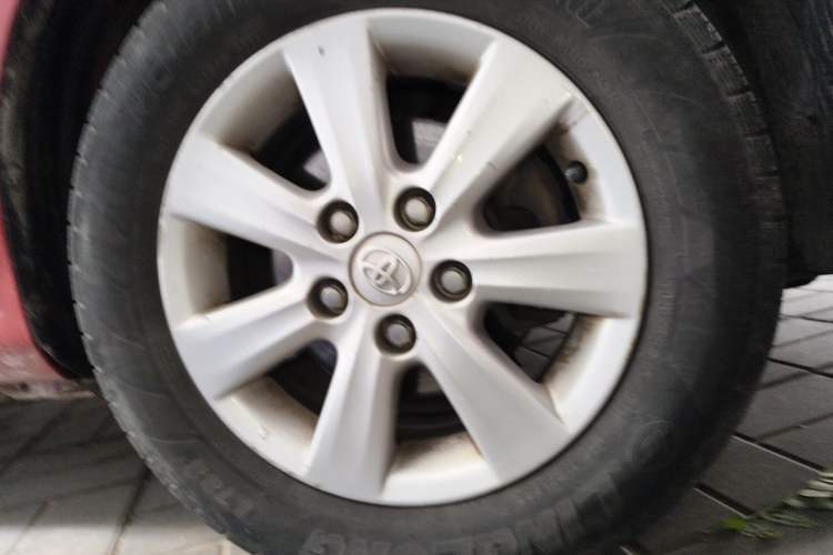 Used Toyota Corolla 2011 1.6L Automatic GL Sunroof Version Right Front Wheel Hub
