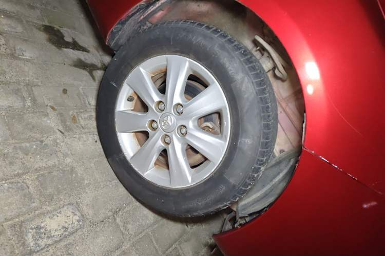 Used Toyota Corolla 2011 1.6L Automatic GL Sunroof Version Right Front Wheel Hub