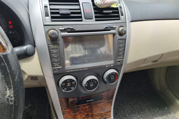 Used Toyota Corolla 2011 1.6L Manual GL Audio And AC Panel