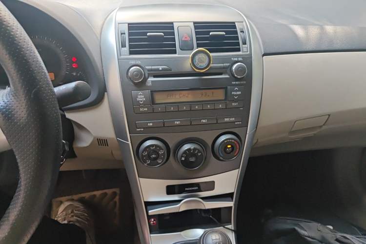 Used Toyota Corolla 2011 1.6L Manual GL Audio And AC Panel