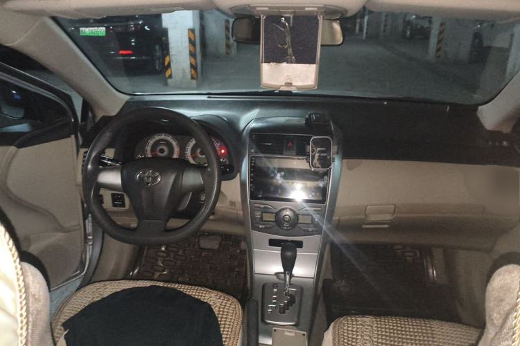 Used Toyota Corolla 2011 1.8L CVT GL-i Center Console