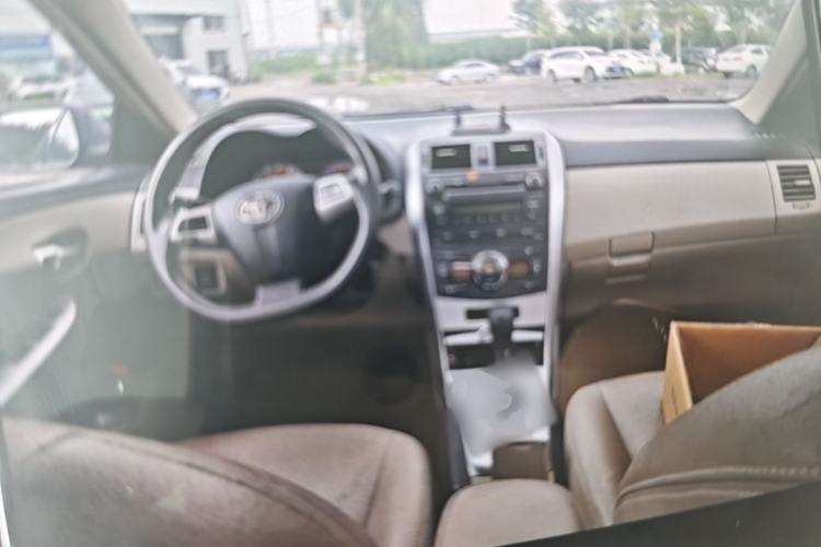 Used Toyota Corolla 2011 1.8L CVT GL-i Center Console