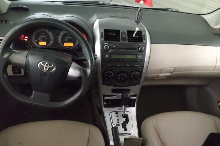 Used Toyota Corolla 2011 1.6L Automatic GL Center Console