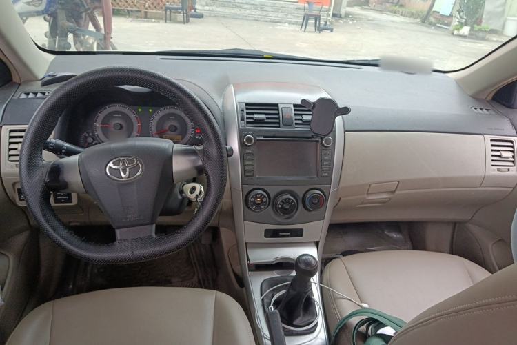 Used Toyota Corolla 2011 1.6L Manual GL Center Console