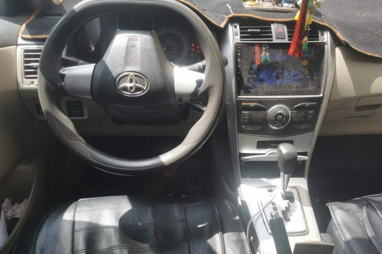 Used Toyota Corolla 2011 1.8L CVT GL-i Center Console
