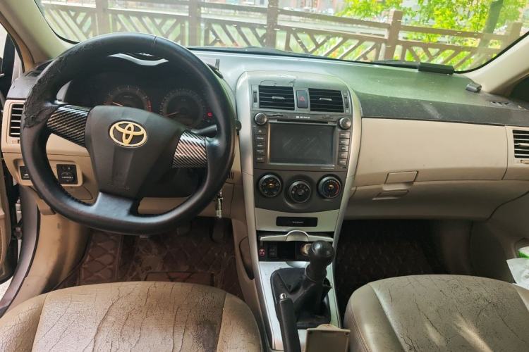 Used Toyota Corolla 2011 1.6L Manual GL Center Console