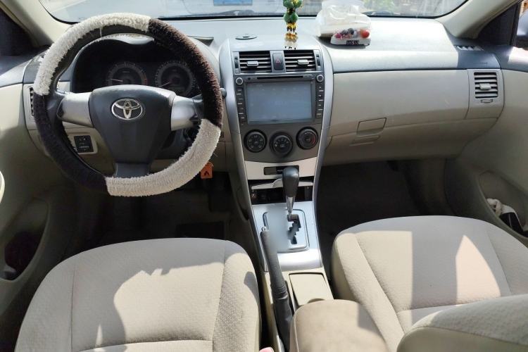 Used Toyota Corolla 2011 1.6L Automatic GL Center Console