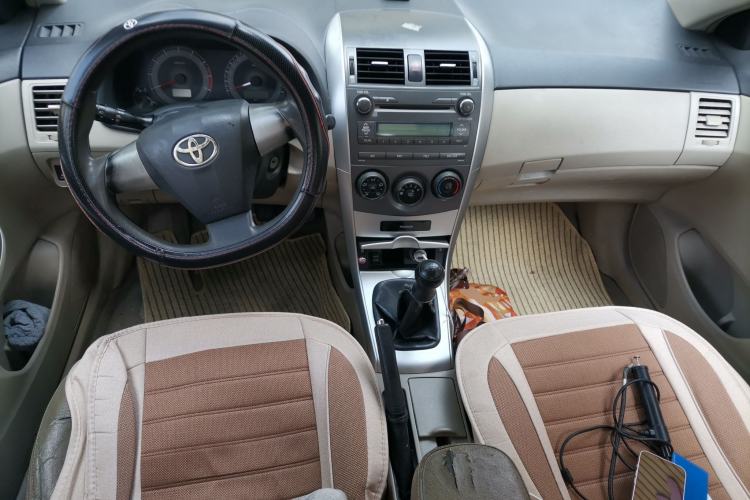 Used Toyota Corolla 2011 1.6L Manual GL Center Console