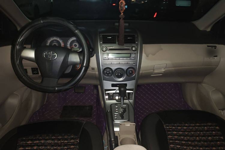 Used Toyota Corolla 2011 1.6L Automatic GL Center Console