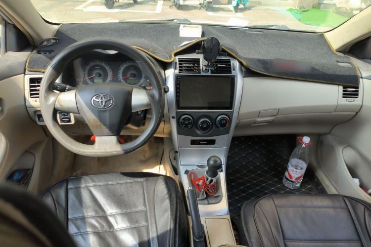 Used Toyota Corolla 2011 1.6L Manual GL Center Console