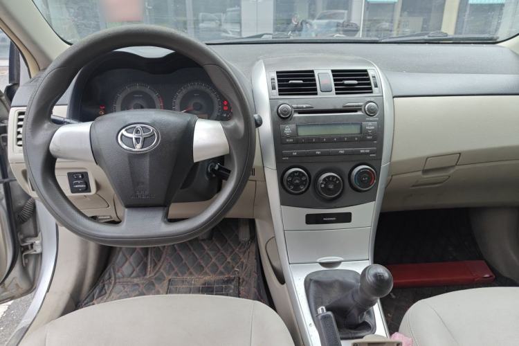 Used Toyota Corolla 2011 1.6L Manual GL Center Console