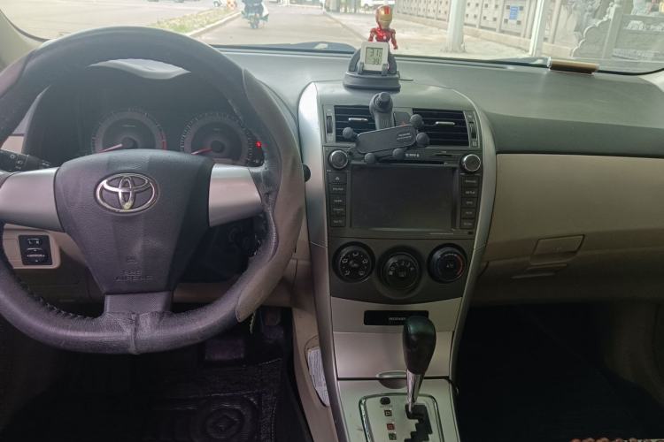 Used Toyota Corolla 2011 Edition Commemorative 1.6L Automatic GL Center Console