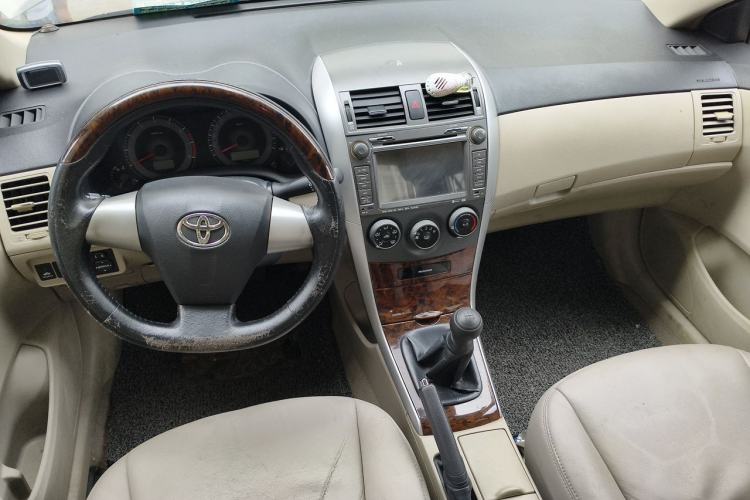 Used Toyota Corolla 2011 1.6L Manual GL Center Console