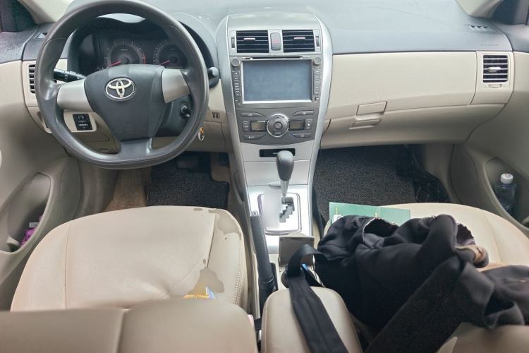 Used Toyota Corolla 2011 1.8L CVT GL-i Center Console