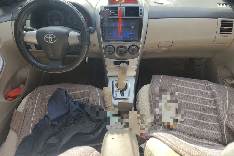 Used Toyota Corolla 2011 1.6L Automatic GL Center Console