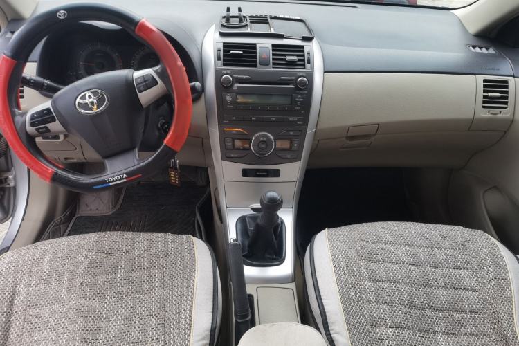 Used Toyota Corolla 2011 1.6L Manual GL Sunroof Edition Center Console