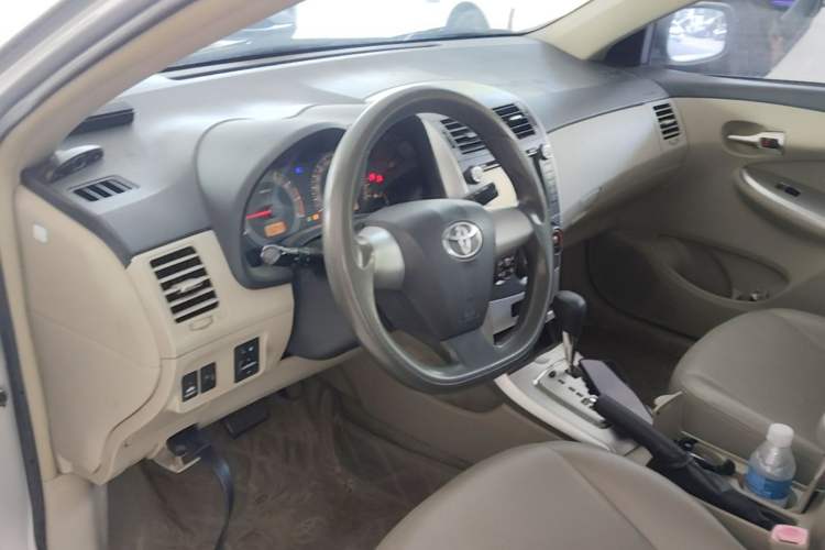 Used Toyota Corolla 2011 1.6L Automatic GL Center Console