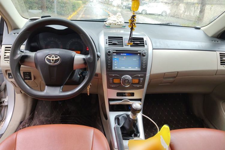 Used Toyota Corolla 2011 1.8L Manual GL-i Center Console