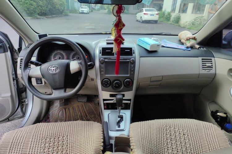 Used Toyota Corolla 2011 1.6L Automatic GL Center Console