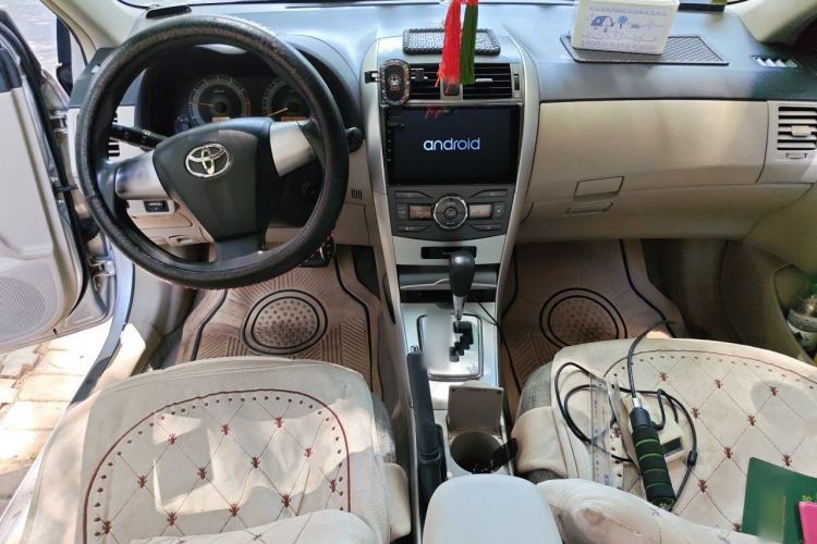 Used Toyota Corolla 2011 1.8L CVT GL-i Center Console