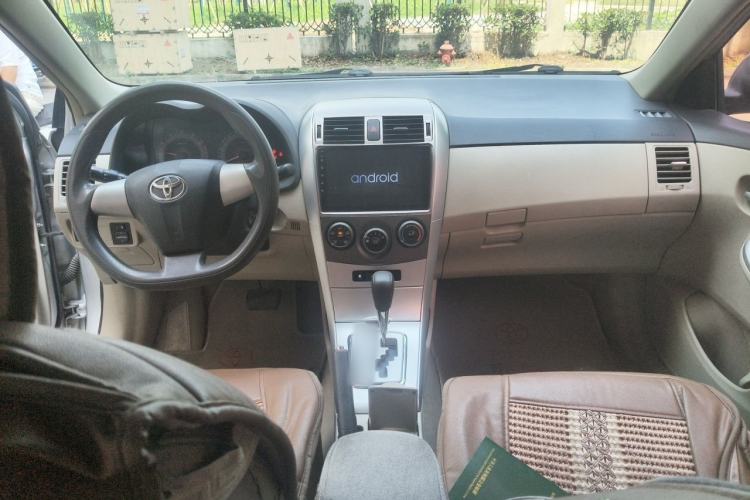 Used Toyota Corolla 2011 1.6L Automatic GL Center Console