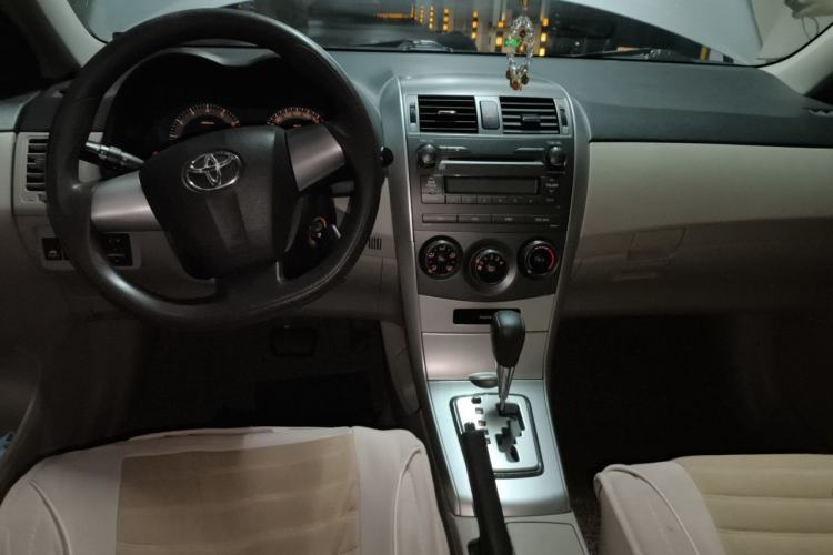 Used Toyota Corolla 2011 1.6L Automatic GL Center Console