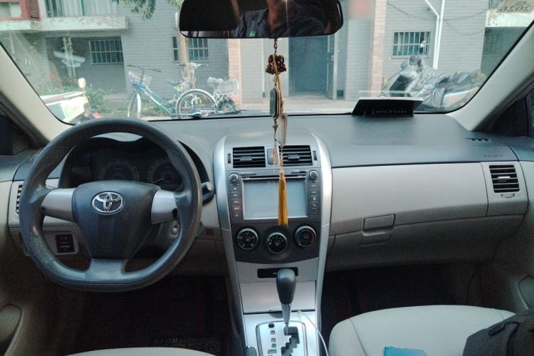 Used Toyota Corolla 2011 1.6L Automatic GL Center Console