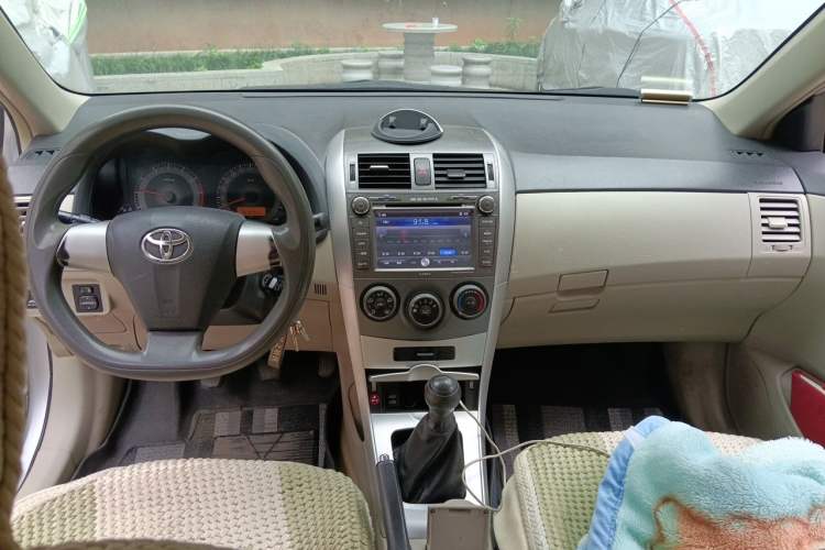 Used Toyota Corolla 2011 1.6L Manual GL Center Console