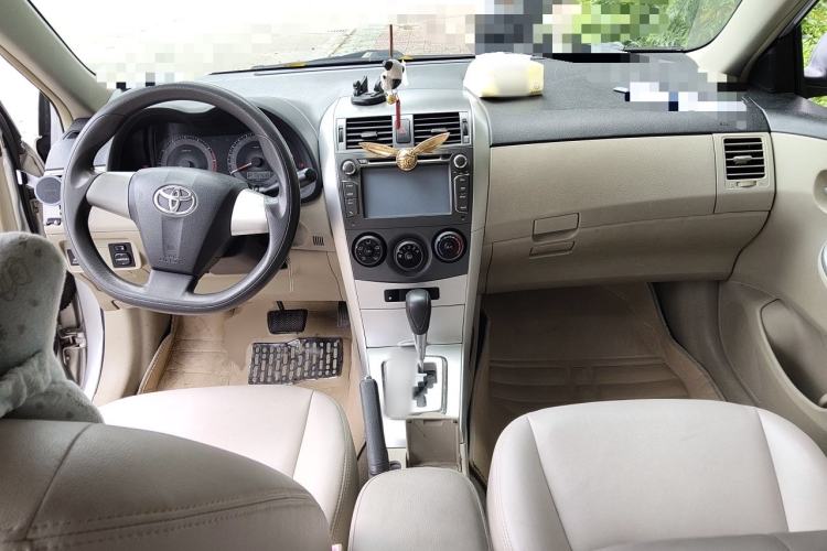 Used Toyota Corolla 2011 1.6L Automatic GL Center Console