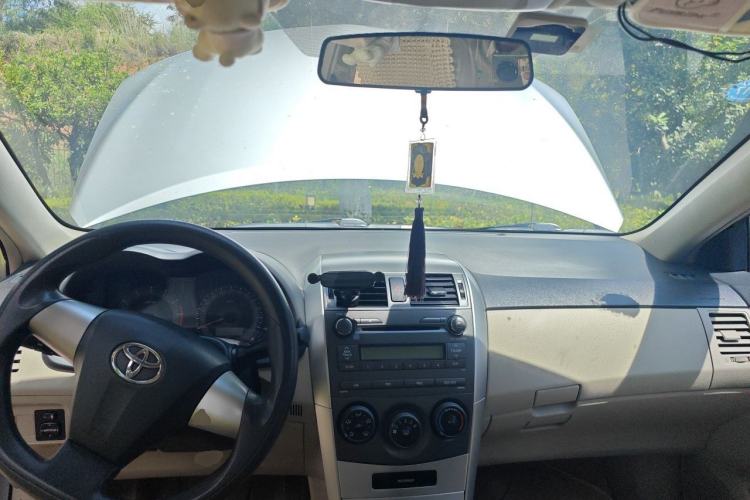 Used Toyota Corolla 2011 1.6L Manual GL Center Console